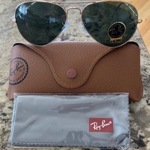 NWT UNISEX RAY BAN AVIATION CLASSIC. PRICE IS FIRM